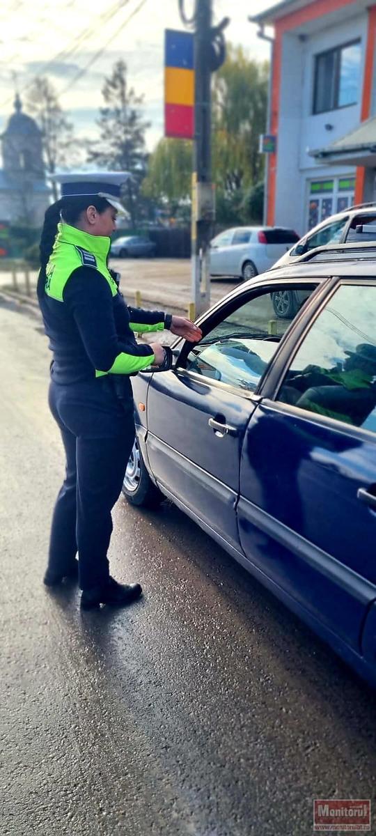 LUMEA PE DOS. La poliție adunate, și-napoi la lume date