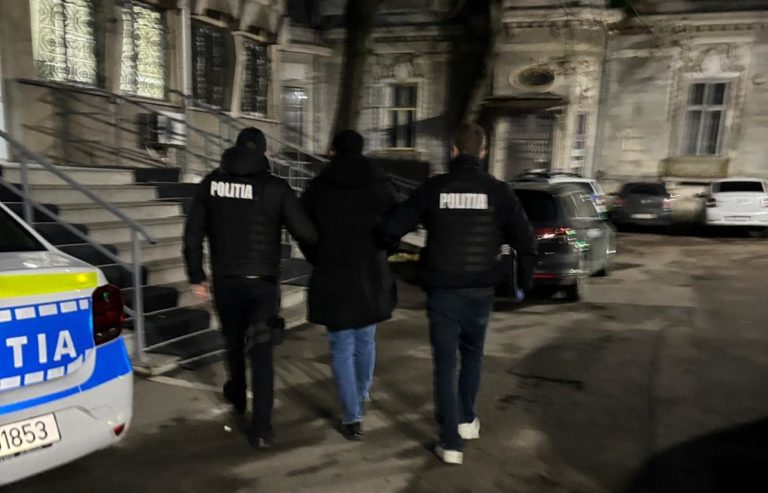 Trei tineri din Șendriceni, reținuți pentru o fraudă informatică de 30.000 de euro
