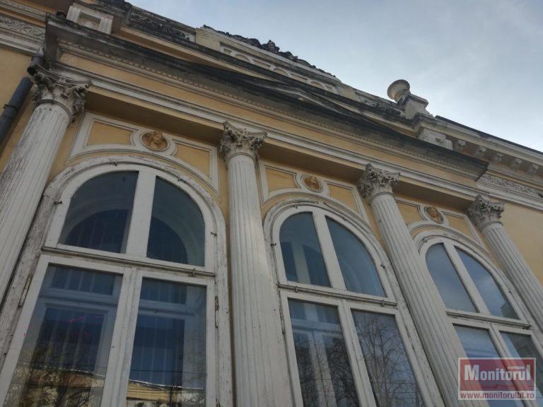 O clădire monument istoric riscă să ajungă adăpost pentru oamenii străzii